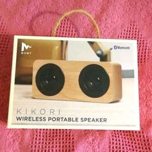 Wireless portable speaker